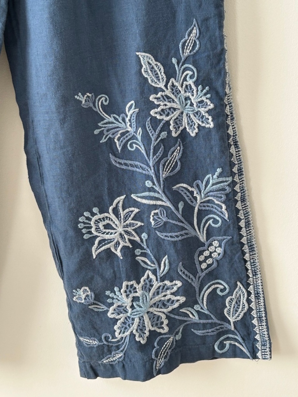 Johnny Was 100% Linen Blue Embroidered Wide Leg Side Slit Pants - Picture 7 of 16
